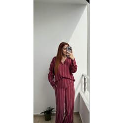 Çizgili bordo takım