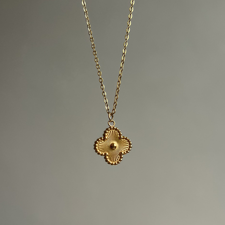 Gold Çelik Yonca Kolye