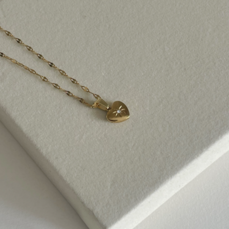 Işıltı Detaylı Kalpli Gold Kolye