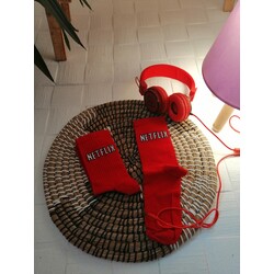 kırmızı netflix corap 