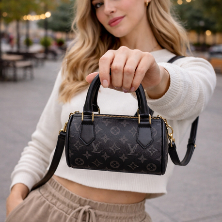 Exclusive Mini Silindir Model Çanta – Siyah Monogram Desen