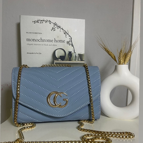 Buz Mavisi GG Model Zincir Askılı Omuz Çantası (200₺)