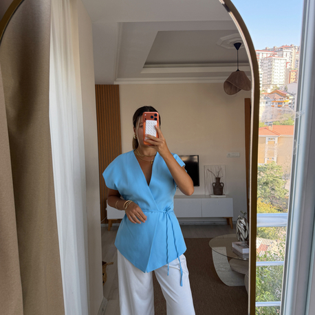 Astarlı mavi yelek