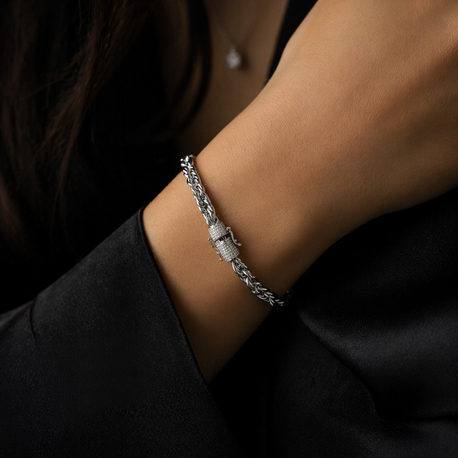 Silver taşlı bileklil
