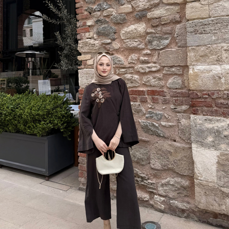 taş detaylı nakışlı takım kahverengi