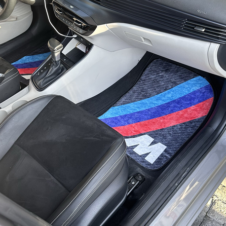 M Logolu Premium Araç Paspas Seti – Siyah Spor Tasarım (4’lü Set)