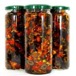 Domates Soslu Siyah Zeytin 