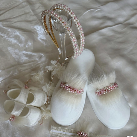 Pembe çiçekli anne bebek takımı ve abla tacı 5 li set