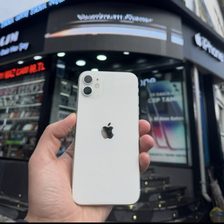 (4) İPhone 11 64GB Beyaz Pil%72
