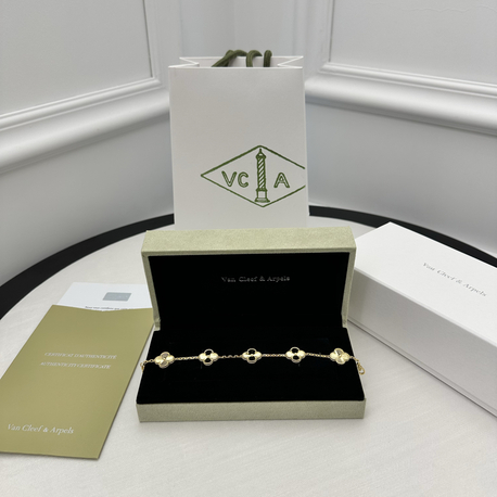 VCA Gold Motif Bileklik Kutulu