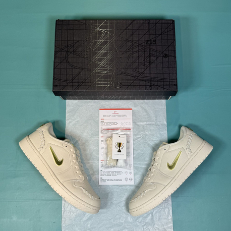Jordan Low Cream Gold