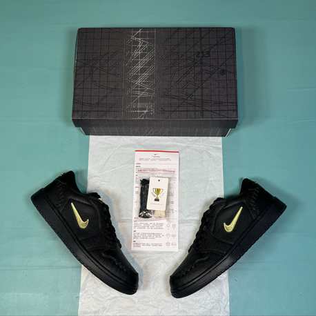 Jordan Low Black Gold