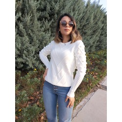 Beyaz ponponlu triko kazak