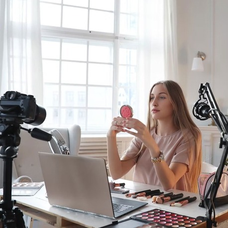 Influencer Olmak ve Markalaşmak Eğitimi