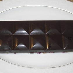 Güllü-Antepfıstıklı tablet çikolata