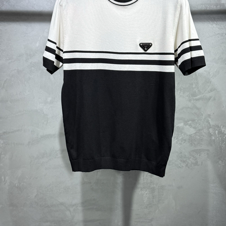 PRADA T-SHIRT