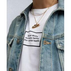 Social media. T-shirt