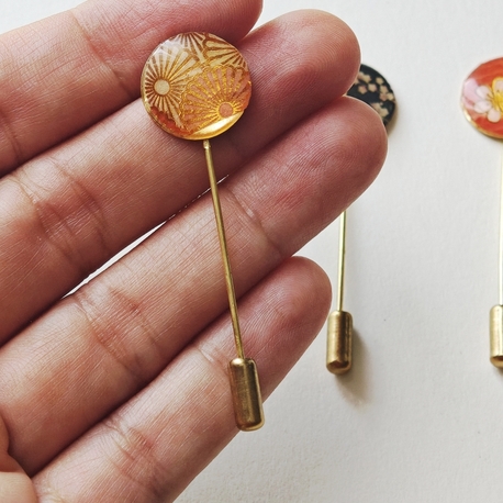 Reiwa Kiku Pin Rozet