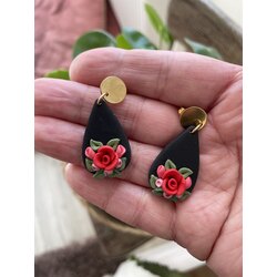Siyah floral küpe