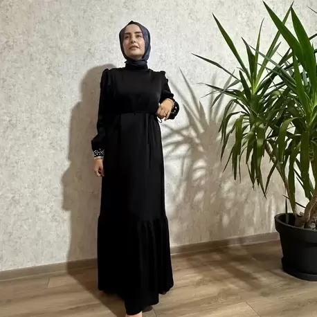 Cashmere Moda Kuşaklı Tam Boy Kolları İncili ve Taşlı Saten Elbise
