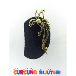 Kuru Kafa Figürlü Küpe