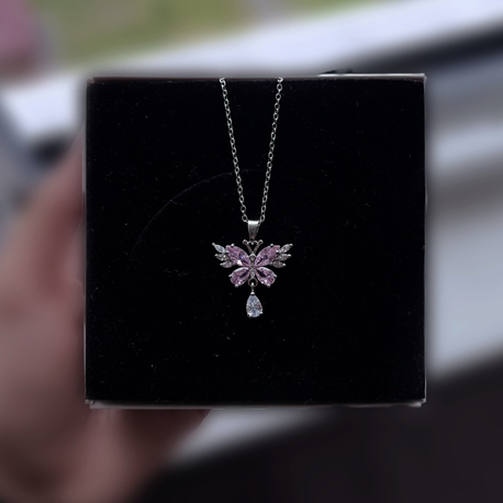 Pembe Taş Detaylı Kelebek Çelik Kolye