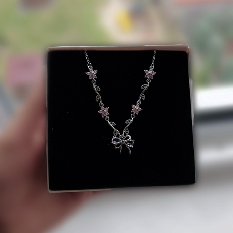 Pembe Çiçek Detaylı Çelik Kolye