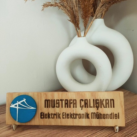 Kişiye Özel Ahşap Masa İsimliği