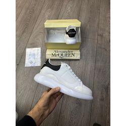 Beyaza siyah Alexander Mcqueen