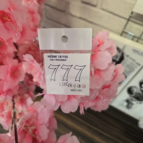 sonradan kararan 777 rakam luk yazı desen geçici dövme