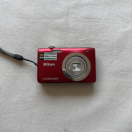 Appareil Photo Compact Nikon Coolpix S2600 - Couleur Violet - Occasion En Parfait état