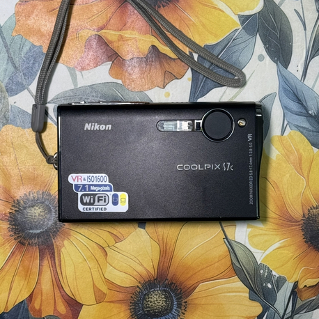 Nikon S7C