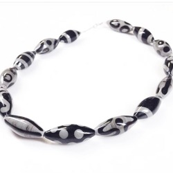 GRİ DESENLİ SİYAH MURANO KOLYE