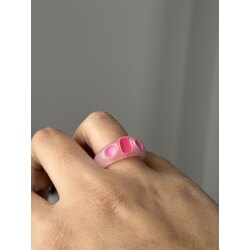 Pembe desenli yüzük
