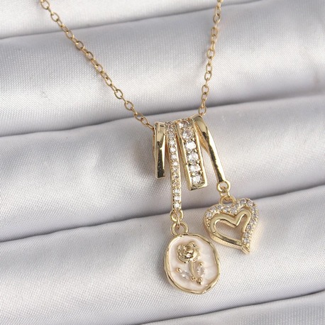316L Çelik Gold Renk Zincir Sallantı Minimal Portre Gül Model Kalp Detay Kadın Charm Kolye