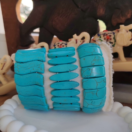 ortadaki model bileklik