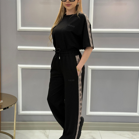 Guess şeritli siyah takım