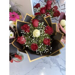 Canlı Gül Buketi (7 Gül Buketi)