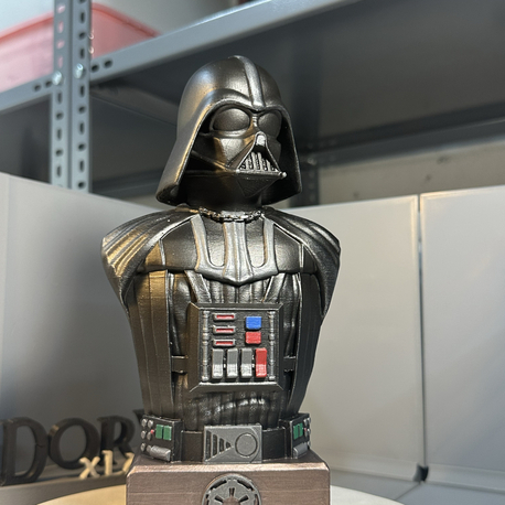 Darth Vader El Boyaması Koleksiyon Büstü – 25 cm