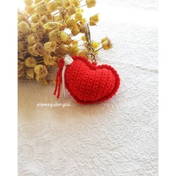 Amigurumi kalpli anahtarlık