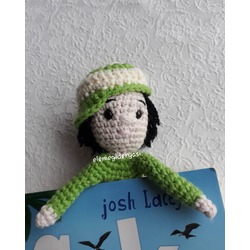 Amigurumi erkek çocuk kitap ayracı