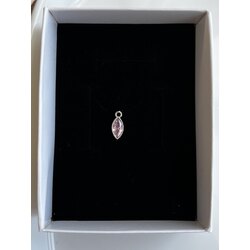 oval pembe charm
