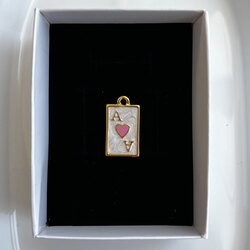 pembe kalp iskambil charm