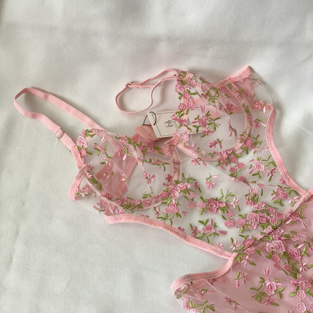 Pembe Çiçekli Bodysuit