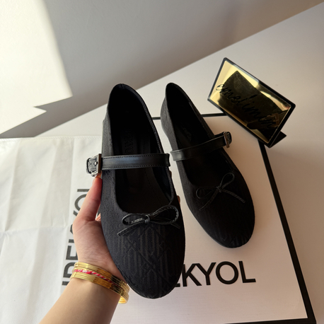 Mia Model Siyah Fiyonklu Dokuma Babet
