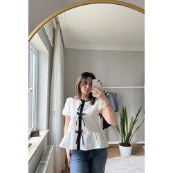 Fiyonklu Beyaz Üst
