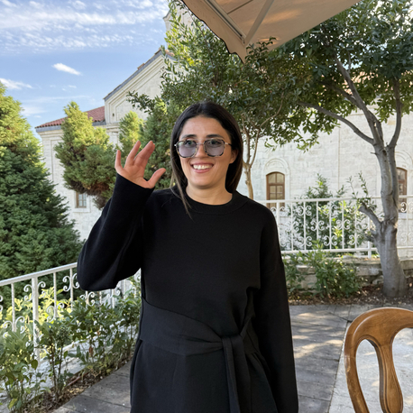Siyah Bağlama Detaylı Kazak