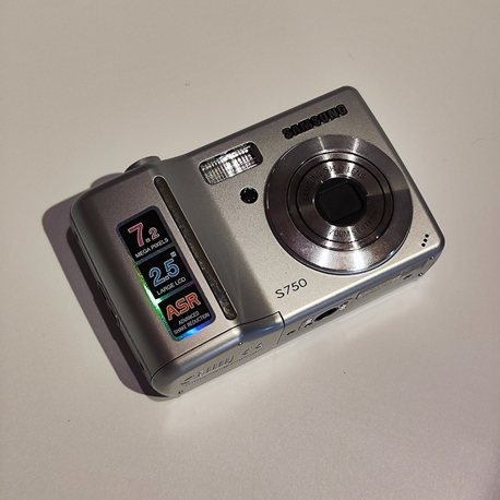 Samsung S750 Dijital Fotoğraf Makinesi