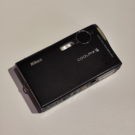 Nikon Coolpix S6 Dijital Fotoğraf Makinesi 