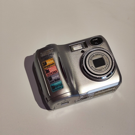 
Nikon Coolpix 2200 Dijital Fotoğraf Makinesi